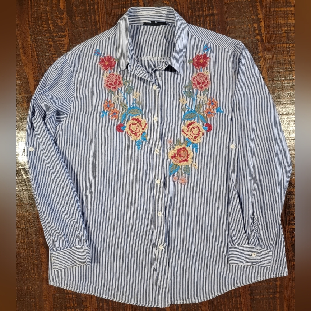 Andree By Unit Embroidered Floral Blue And White Striped Button Up Top Womens L